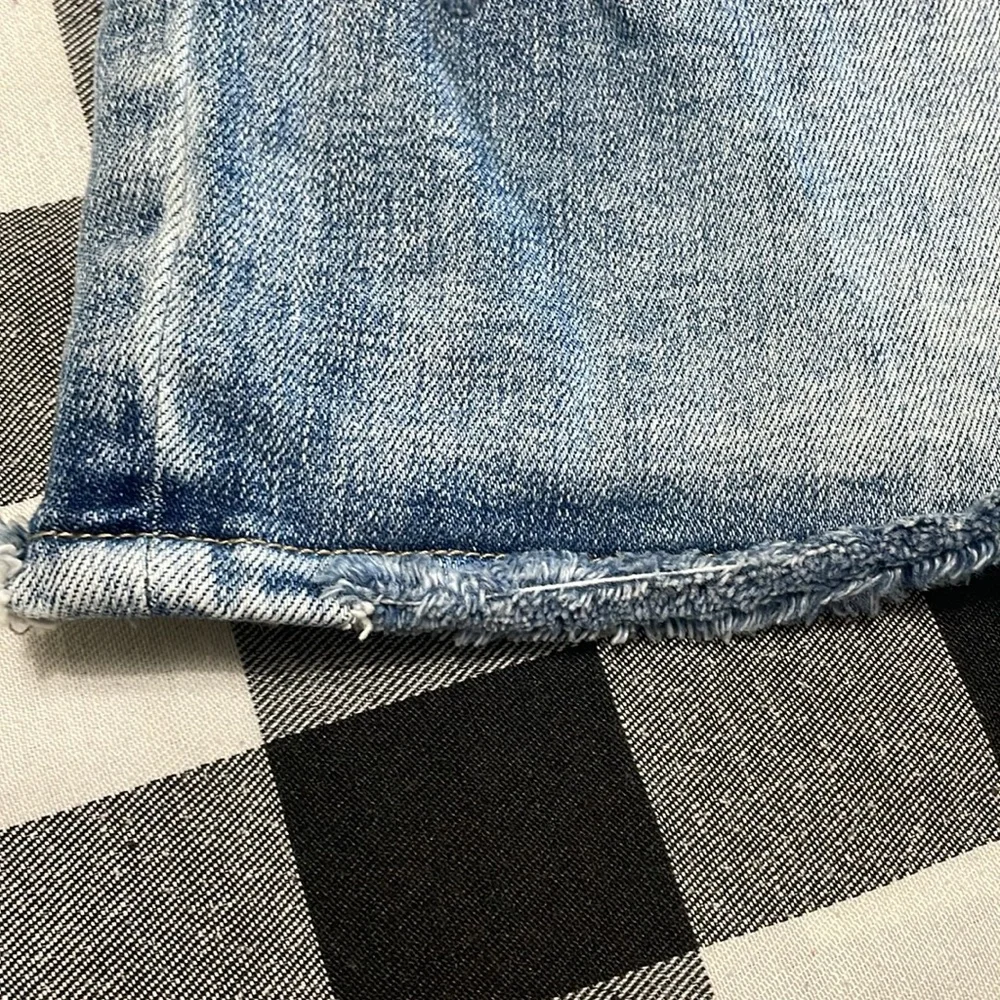 Buckle BKE Denim Jean Shorts Women's Size 36 x 3" Stretch Distressed Fray Hem - Picture 5 of 11